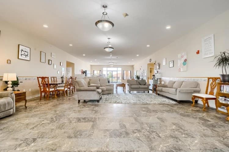 Spacious open common area with comfortable seating and natural light at Aspen Leaf 6th Street