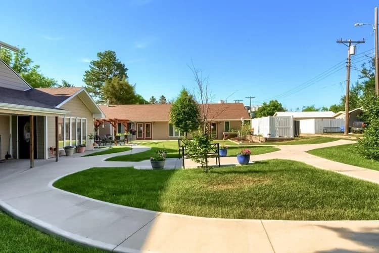 Landscaped courtyard with winding walkways at Aspen Leaf Flagler